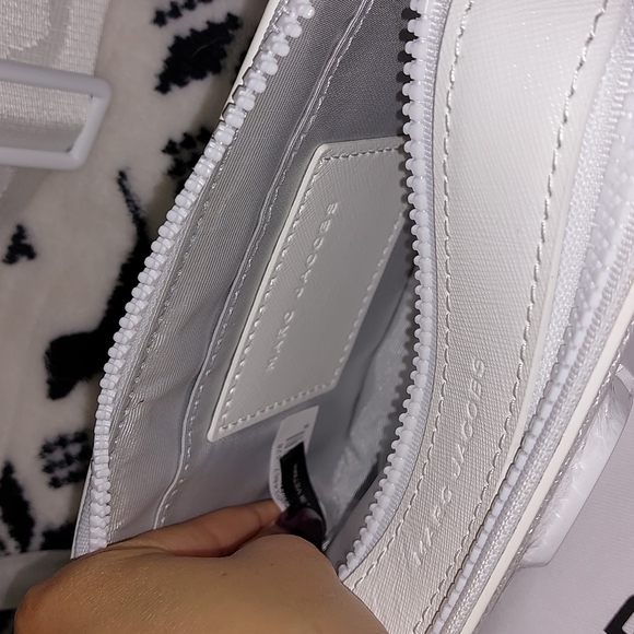 New❄️ALL WHITE🤍MARC JACOBS SNAPSHOT WINTER BAG MINIMALIST blogger camera bag - Picture 11 of 17